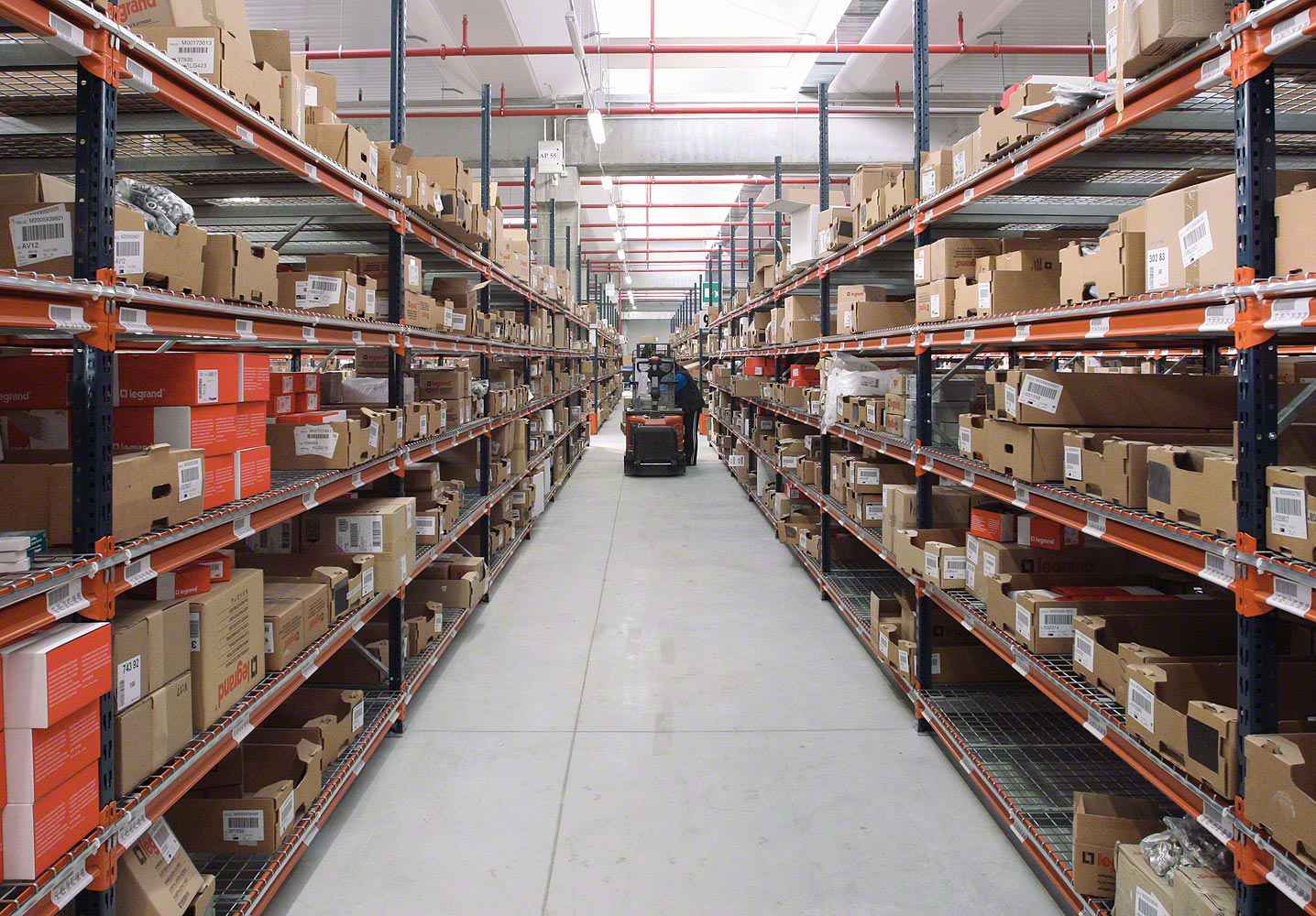 开云官方端网站在线登入-开云(中国)智慧安全用电-仓库库房方案